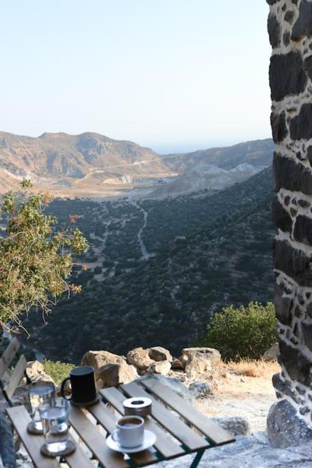 Volcano View Nisyros Emporeiós Exteriör bild